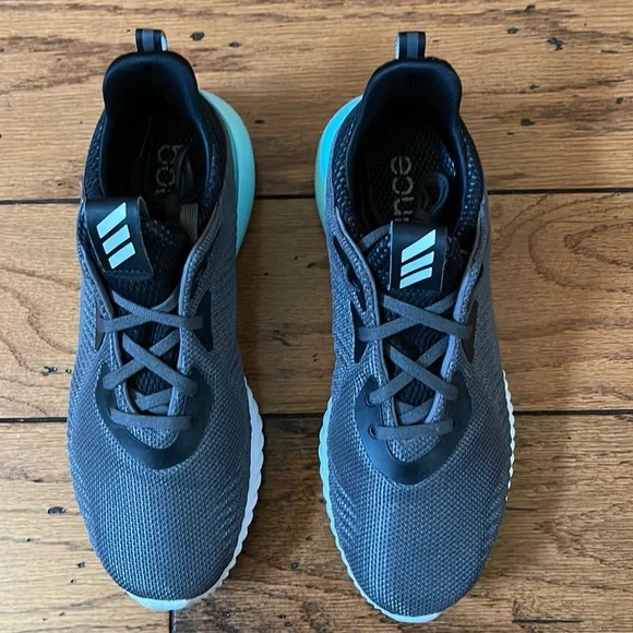 Womens size 8 adidas Alphabounce Running Shoes
